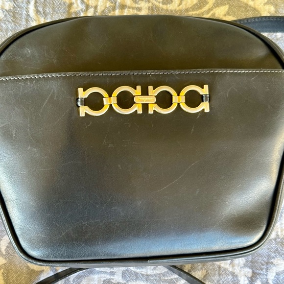 Beautiful Black Salvatore Ferragamo Leather Shoulder Bag - Picture 5 of 16